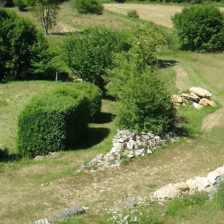 Hébergement de vacances Maison Indépendante Avec Grand Jardin Et Animaux Acceptés - Fr-1-653-22 *