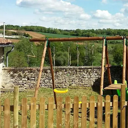 Maison Indépendante Avec Grand Jardin Et Animaux Acceptés - Fr-1-653-22 *